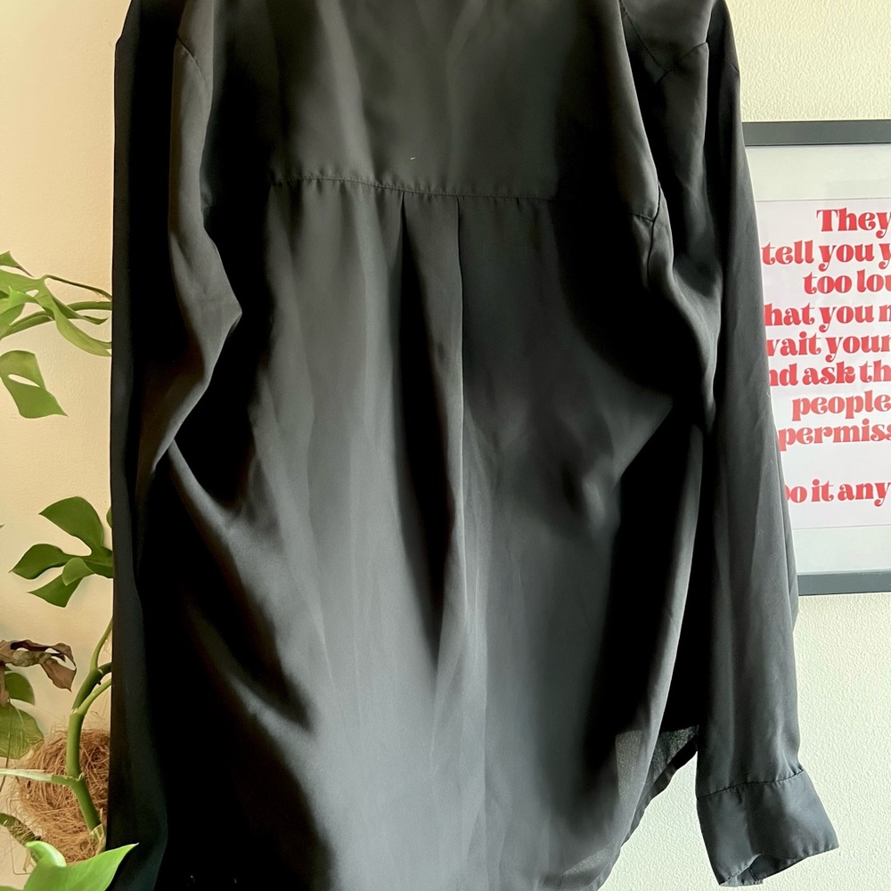 Waterfall neckline blouse. Elliatt brand, Size L